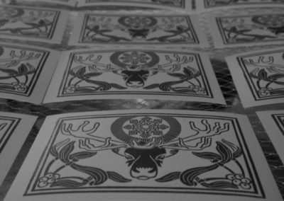 estampes cartes de noël en train de sécher.